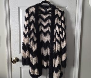 Lauren Michelle Black and Cream Zigzag Cardigan